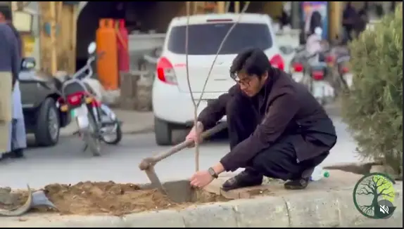 Green Deeds volunteers planting trees